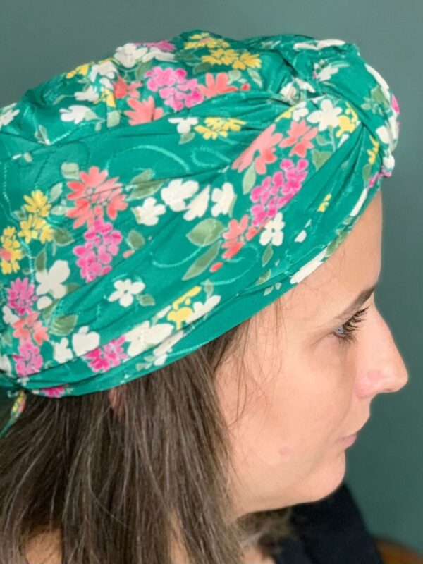 Turban de Chimio Modèle SUZE Vert arabesques Fleuries